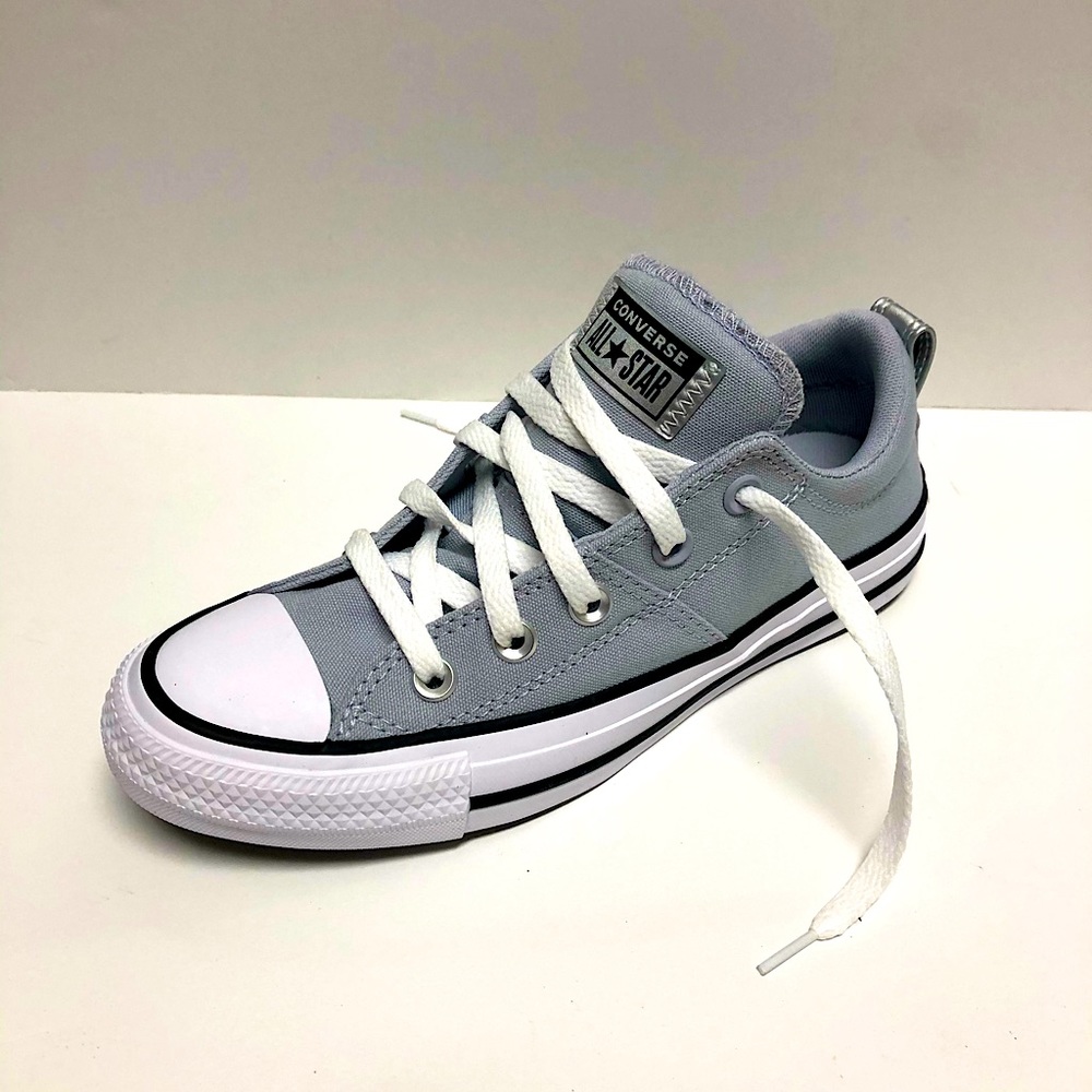 NEW CONVERSE ALL STARS SIZE 6